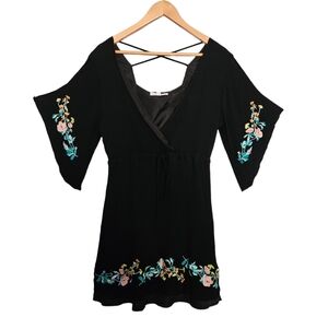 Jack by BB Dakota Embroidered Slit Sleeve Top size M